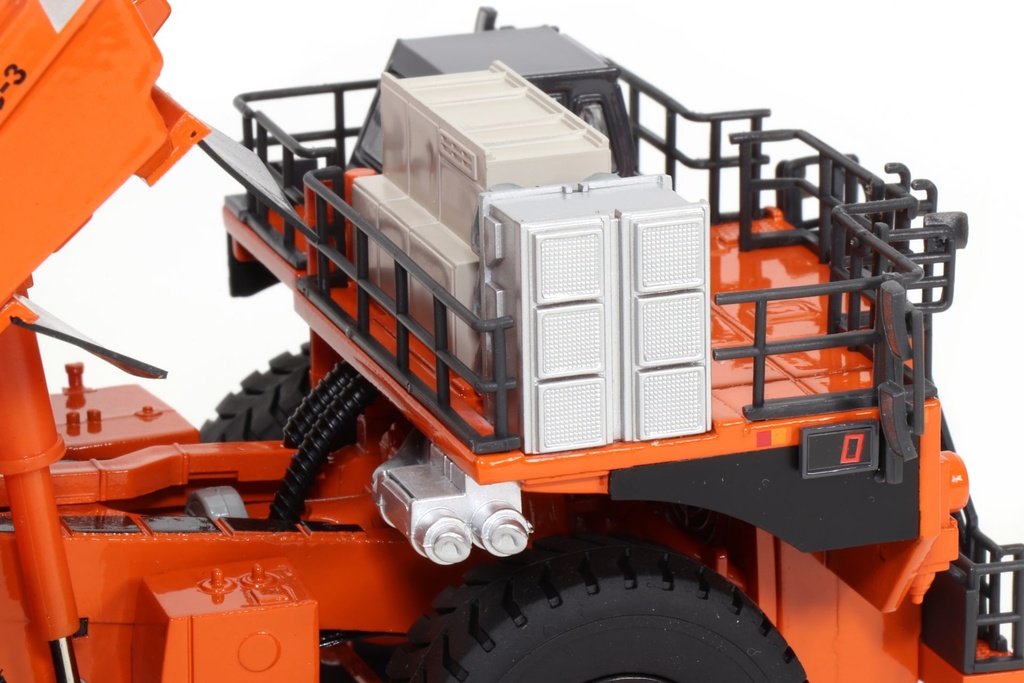 Hitachi EH5000 AC-3 dumptruck 1:87